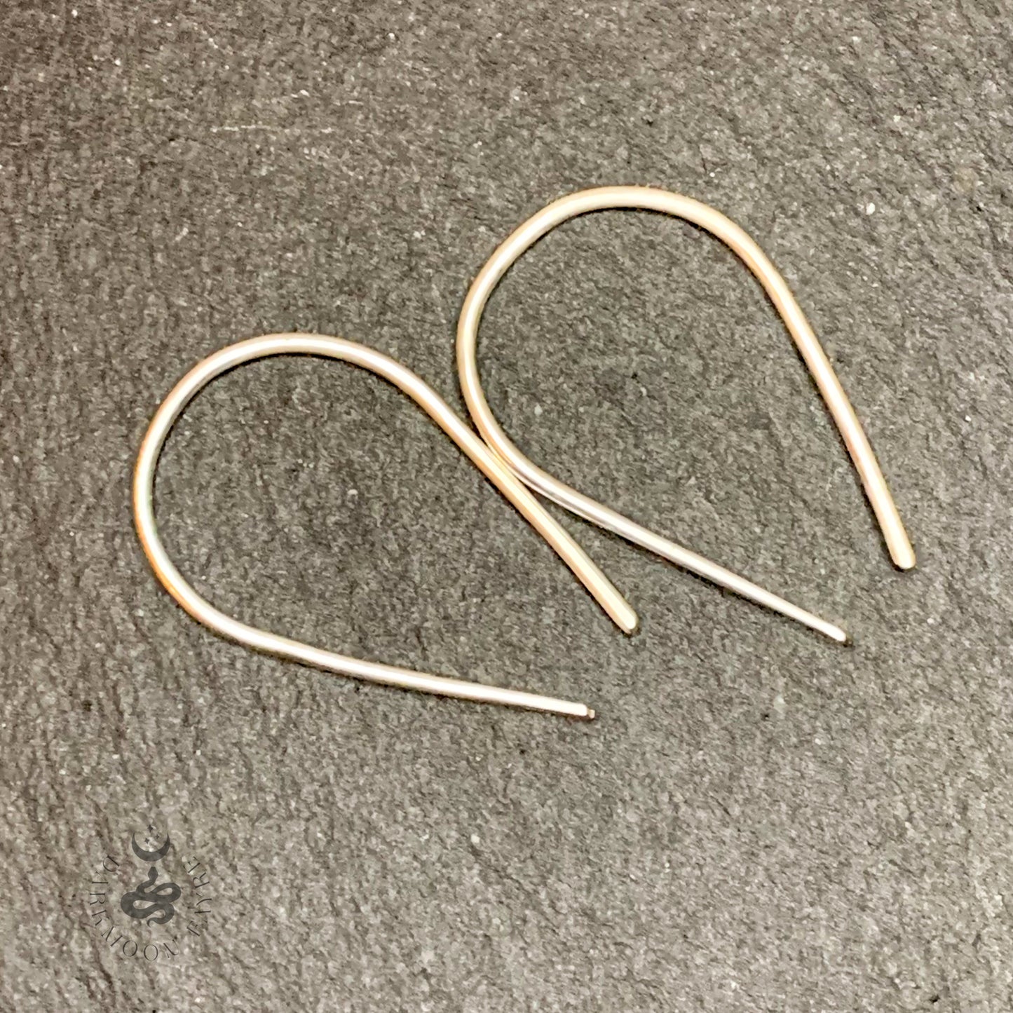 Hand Forged Minimalist Horseshoe Threader Earrings In 925 Sterling Silver - Darkmoon Fayre