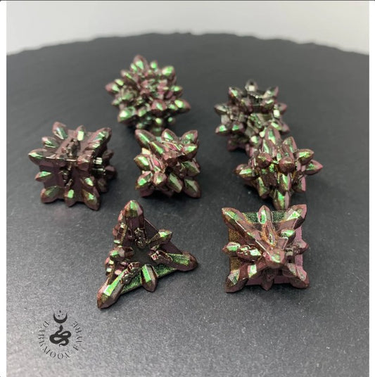 DnD Enchanted Necromancy Crystalline Shaped Solid Heavy Metal Polyhedral 7 Dice Set With A Fairtrade Cotton Storage Pouch (green/purple/magenta) - Darkmoon Fayre