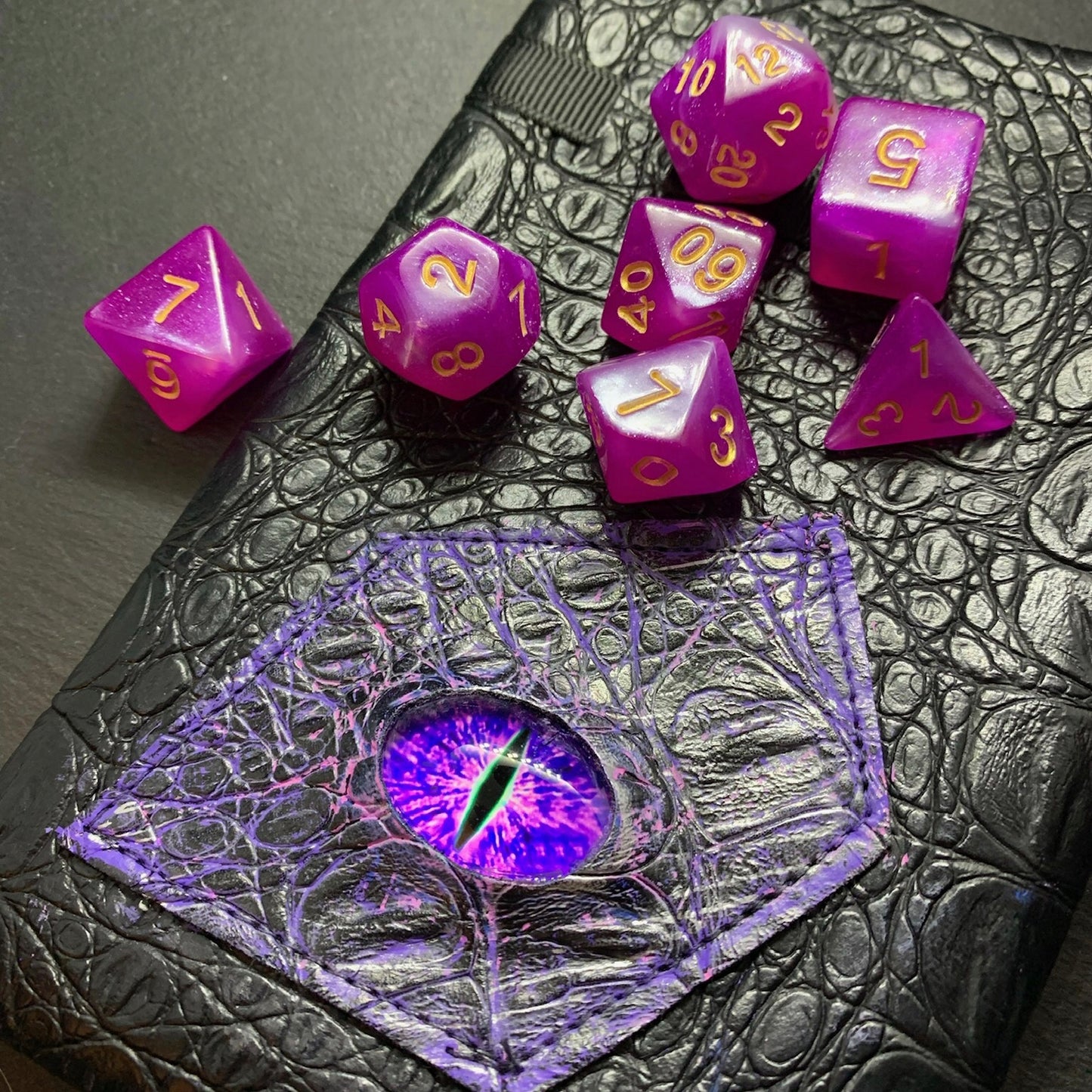 Eldritch Magenta Purple DnD 7 Dice Set And Hand Painted Dragon Eye Pouch Set In Vegan Leather - Darkmoon Fayre